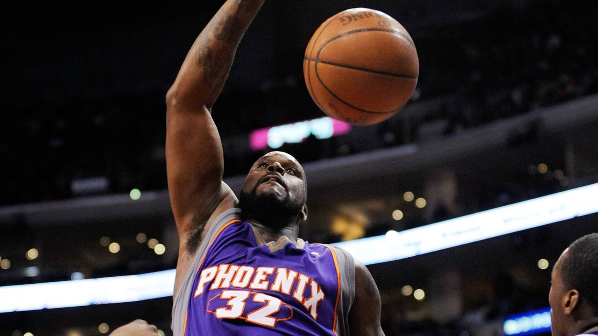 SHAQUILLE O'NEAL 32: Auch Shaq O'Neal trug während seiner NBA-Karriere mehr als nur eine Trikotnummer. Bei seinem Karrierestart in Orlando lief der Center mit der Rückennummer 32 über das Parkett, ehe er bei den Lakers mit der Nummer 34 drei Titel gewann