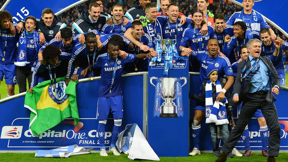 Großer Jubel: Der FC Chelsea gewinnt den ersten Titel in dieser Saison, nämlich den Liga Cup. Die "Blues" schlagen Tottenham mit 2:0