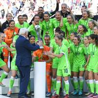 Bundespräsident Frank-Walter Steinmeier wird am Donnerstag nach dem DFB-Pokalfinale der Frauen den Pokal überreichen.