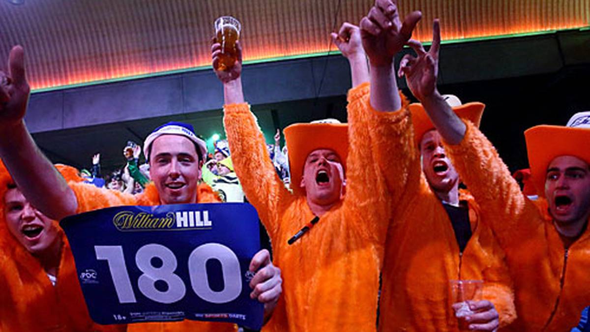 Zwei Spiele, zwei Siege also in der Abendsession für die Profis aus den Niederlanden. Die Fans in Oranje sind begeistert. Und die haben mit Jelle Klaasen ja noch ein Eisen im Feuer