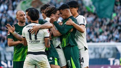 Die Partie zwischen Wolfsburg und Mönchengladbach endete zwar ohne Tore, dafür mit einer roten Karte für Fohlen-Spieler Jens Castrop. Doch bei der Szene gehen die Meinungen auseinander.