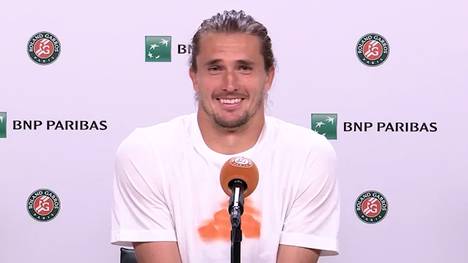 Alexander Zverev weicht seiner Favoritenrolle bei den French Open erneut aus. Die Geschehnisse auf Social Media während eines Grand Slams bekommt der Hamburger dabei bewusst nicht mit.