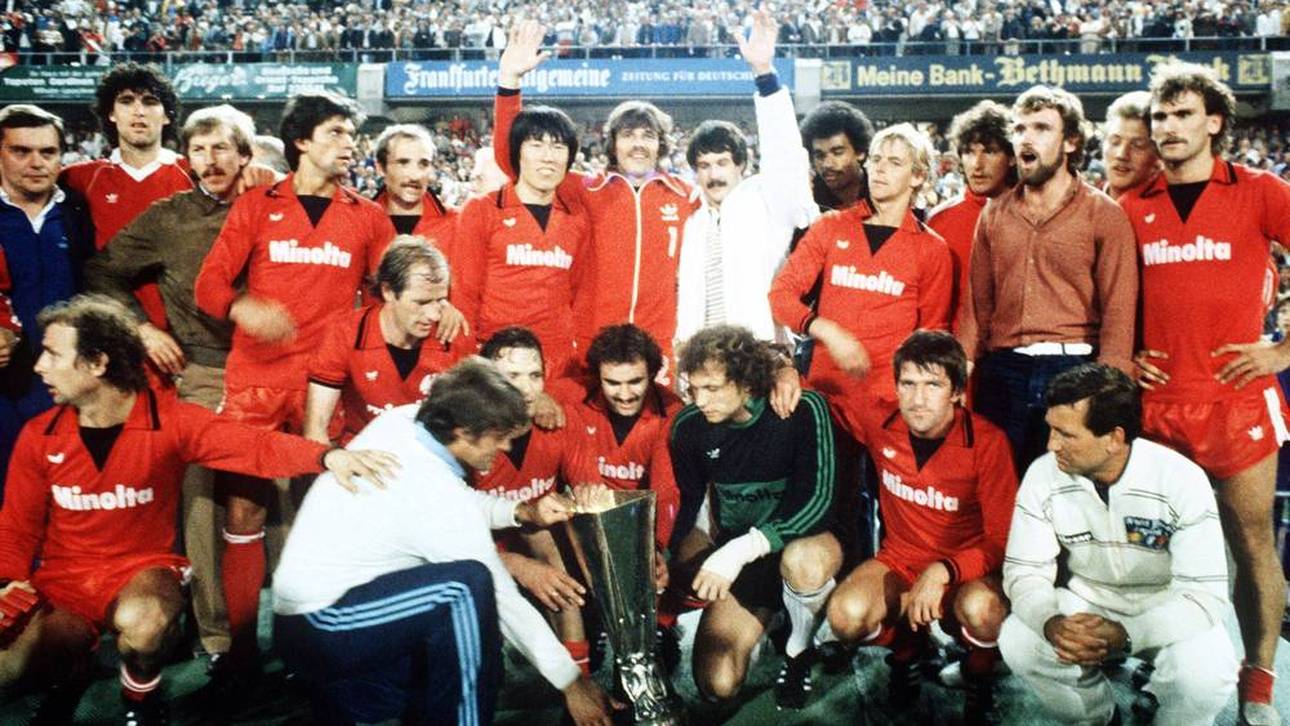Ronald Borchers (rechts oben) holte mit Frankfurt 1980 den UEFA-Pokal