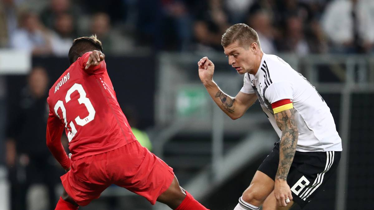 TONI KROOS: Führte die Mannschaft als Kapitän aufs Feld. Agierte zunächst auch wie einer, zeigte ungewohnt viele Grätschen und Sprints, auch in der Rückwärtsbewegung. Legte Brandt das 1:1 auf (26.). Nach dem Seitenwechsel mit diversen schöpferischen Pausen, die dem deutschen Spiel nicht guttaten. SPORT1-Note: 3,5