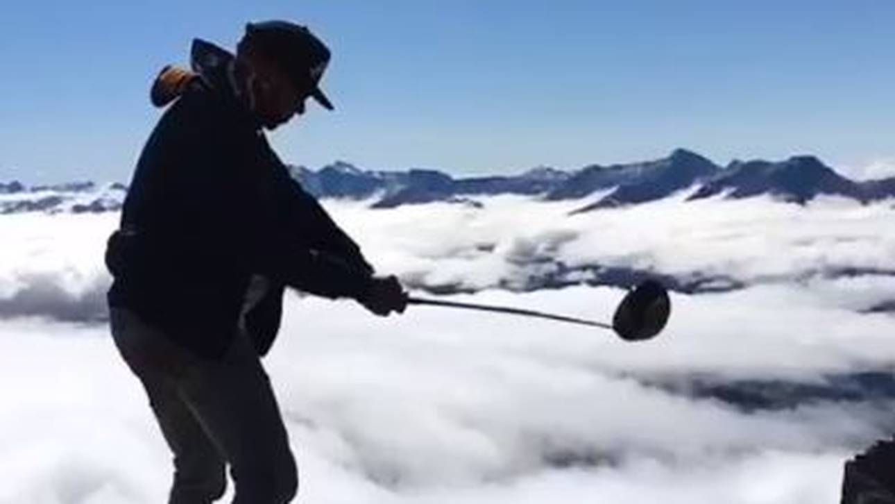 Hamilton spielt über den Wolken Golf