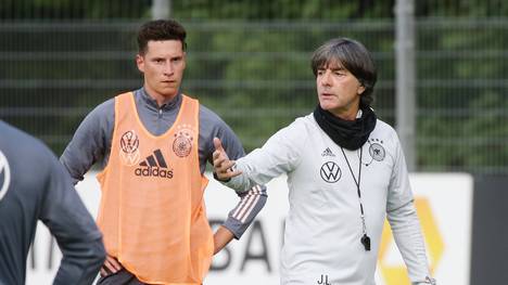 Julian Draxler (l.) kann sich des Vertrauens von Bundestrainer Joachim Löw sicher sein