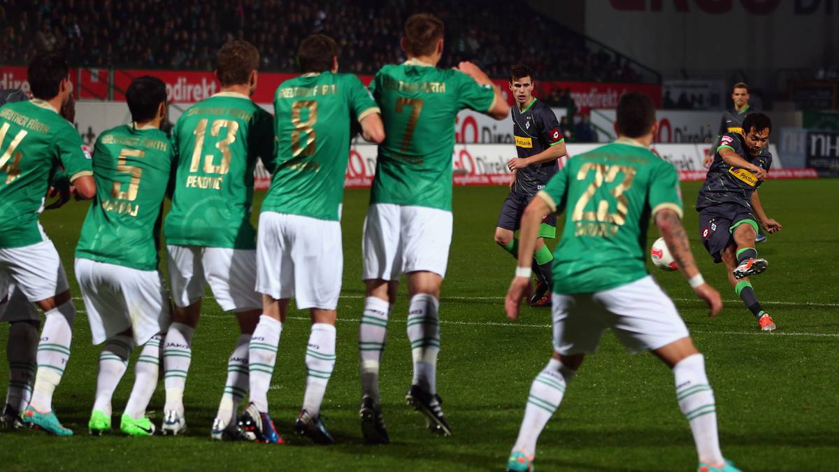 PLATZ 15 - JUAN ARANGO (r.): Der Venezolaner Arango genoss in Diensten von Borussia Mönchengladbach einen exzellenten Ruf als Kunstschütze. In seiner Zeit bei den Fohlen versenkte er elf Freistöße mit seinem linken Fuß