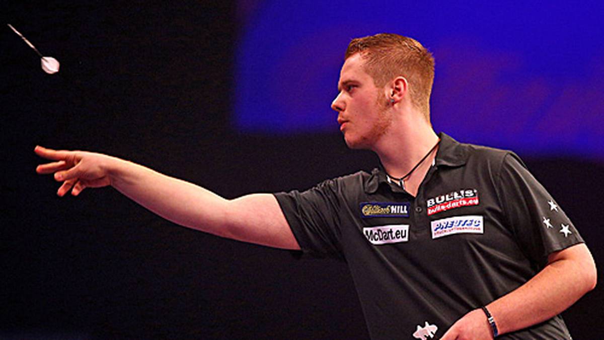 Max Hopp will "The King" stürzen und spielt famos. Der 18-Jährige wirft viele hohe Scores und ist stabil auf die Doppelfelder