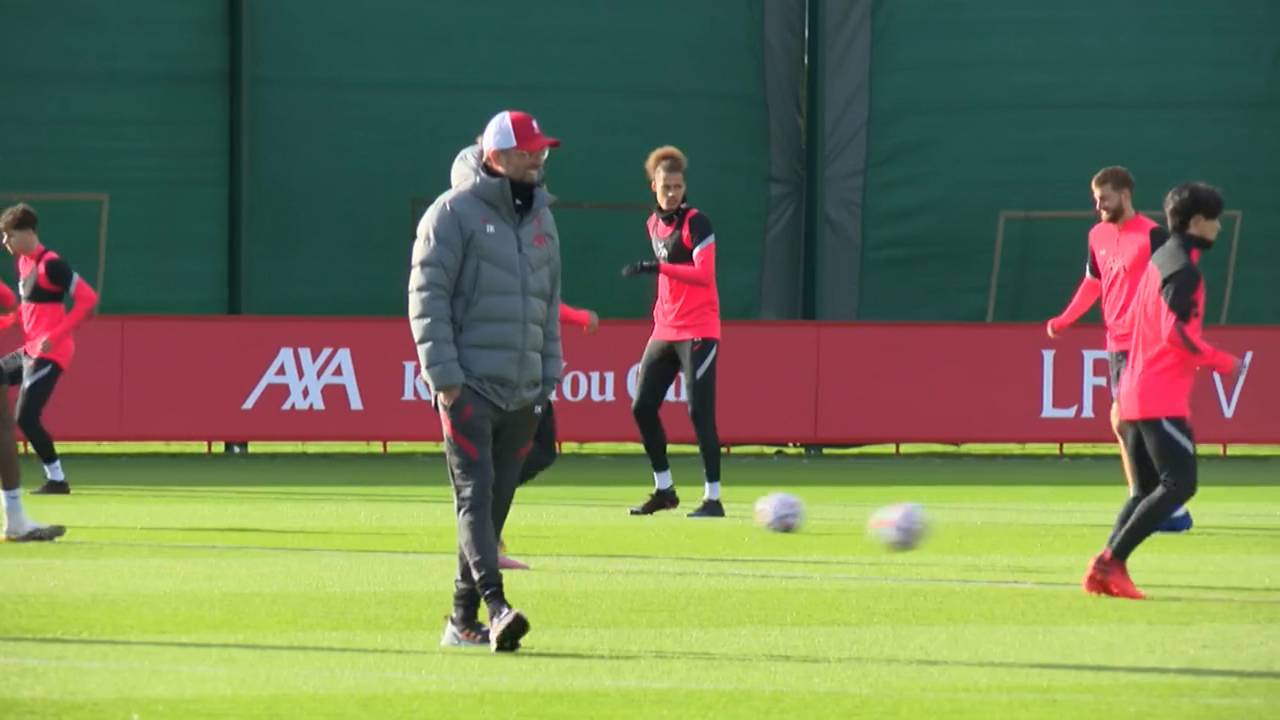 Ein Fan des FC Marine will Jürgen Klopp vom FC Liverpool kennenlernen
