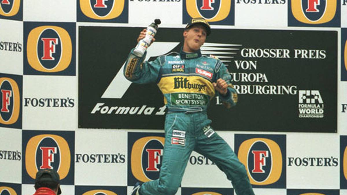 Der Jubel-Sprung auf dem Siegerpodest wird spätestens beim Europa-GP auf dem Nürburgring zum Ritual 