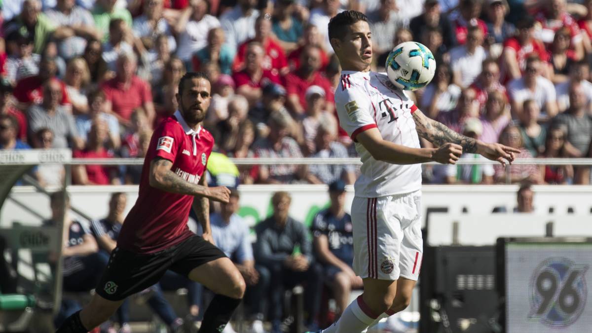 Mit James (r.), Arjen Robben und Sandro Wagner in der Offensive produzieren die Münchner Chance um Chance