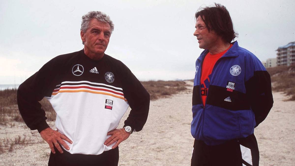 Auch die erfolglose Phase unter Erich Ribbeck von 1998 bis 2000 erlebt Müller-Wohlfahrt mit