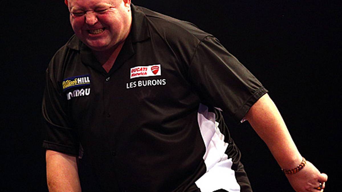 Der "King" hat Schmerzen. Mervyn King, als Geheimfavorit gestartet, wird in seinem Erstrundenmatch hart rangenommen