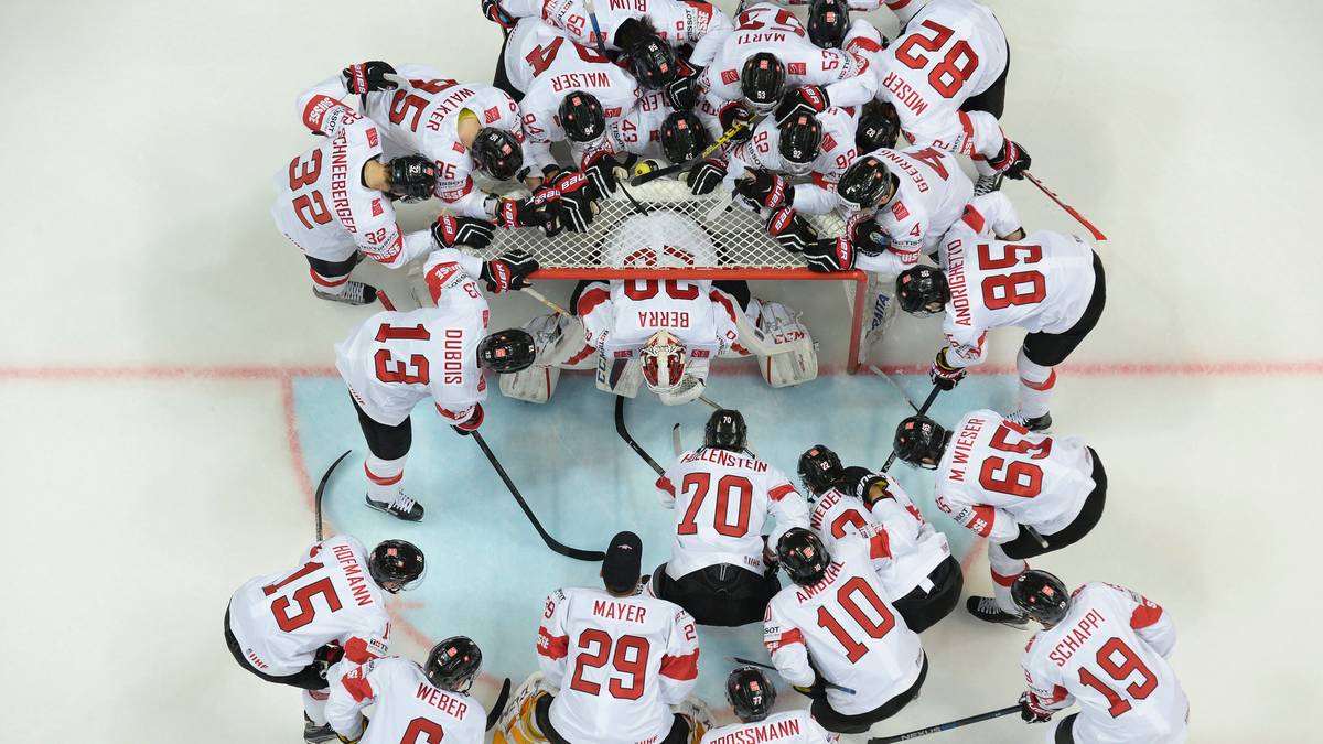 Das Tor ist zugemauert: Die Schweizer bereiten sich mental auf die Partie gegen Russland vor. Schade nur für die Schweiz, dass die Mauertaktik im Spiel nicht erlaubt ist. Sie verliert 1:5