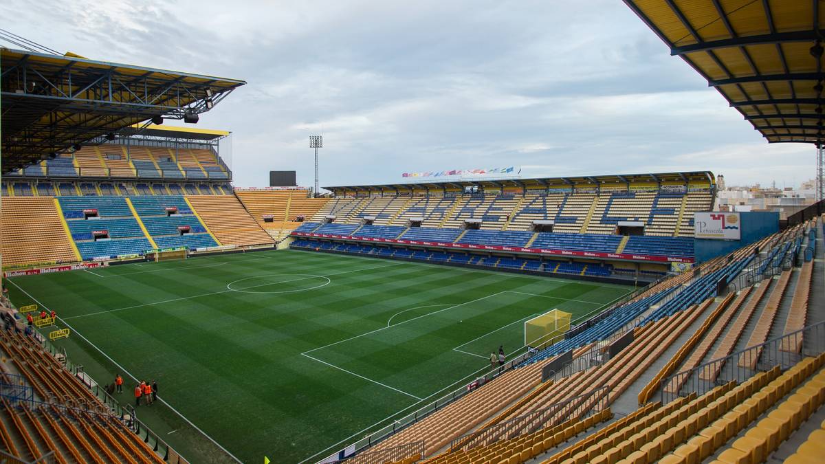 1923 offiziell gegründet, ist der Verein aus der 50.000-Einwohner-Stadt Villarreal in der Nähe von Valencia auch wegen seiner geographischen Lage lange unbekannt. Erst gegen Ende des 20. Jahrhunderts kommt das beschauliche Estadio Madrigal 1998 in den Genuss von Erstliga-Fußball...