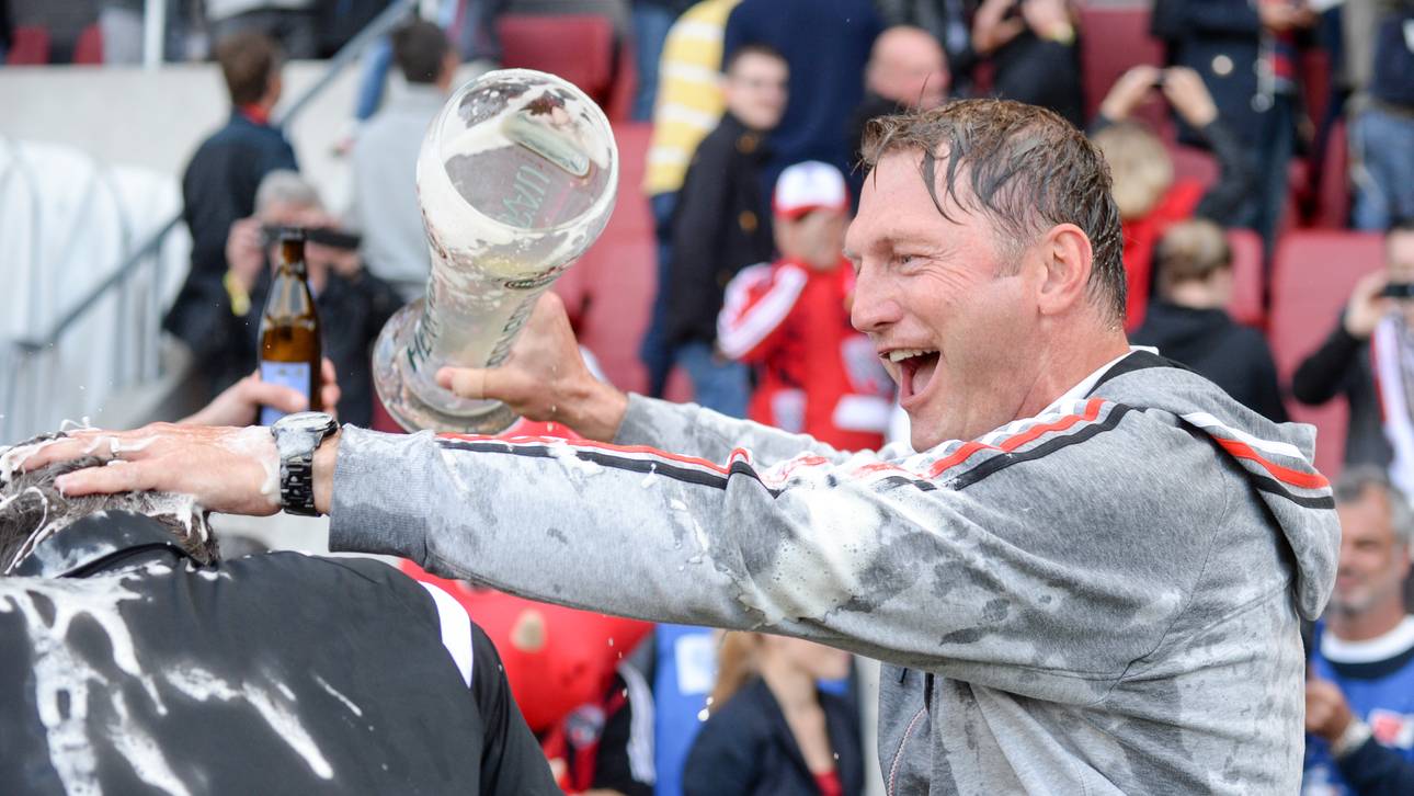 Hasenhüttl lädt Fans auf Bier ein