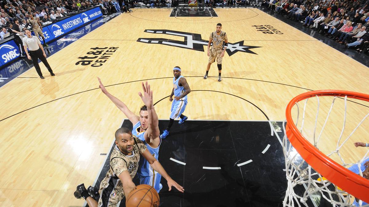 Nötig haben das Tony Parker und Co. eigentlich nicht, denn sie dominieren die Nuggets nach Belieben