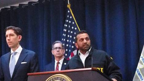 FBI-Direktor Kash Patel bestätigt den riesigen Wettskandal, der sich in der NBA offenbart. Ein prominenter Coach und ein Spieler sind verhaftet und gefeuert - die Vorwürfe wiegen schwer.