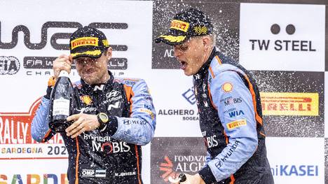 Die Rallye Sardinien sorgt in diesem Jahr für spektakuläre Ausfälle. Neuville, Evans, Forumaux und Lappi crashen - Ott Tänak bleibt cool und siegt zum ersten Mal seit Februar letzten Jahres.