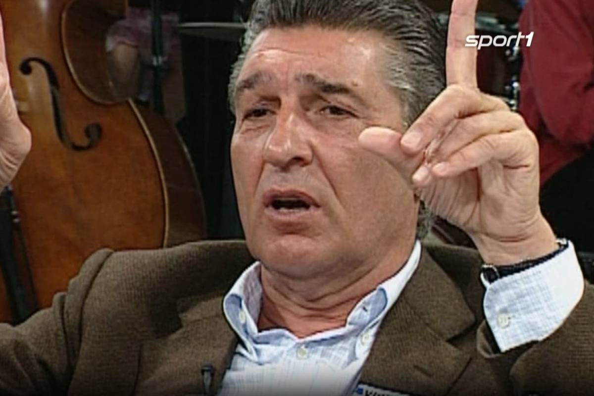 Seine offene und direkte Art brachte Rudi Assauer, der heute 80 geworden wäre, bei den Fans viele Sympathien. WIr blicken auf seine besten Auftritte im Doppelpass zurück.