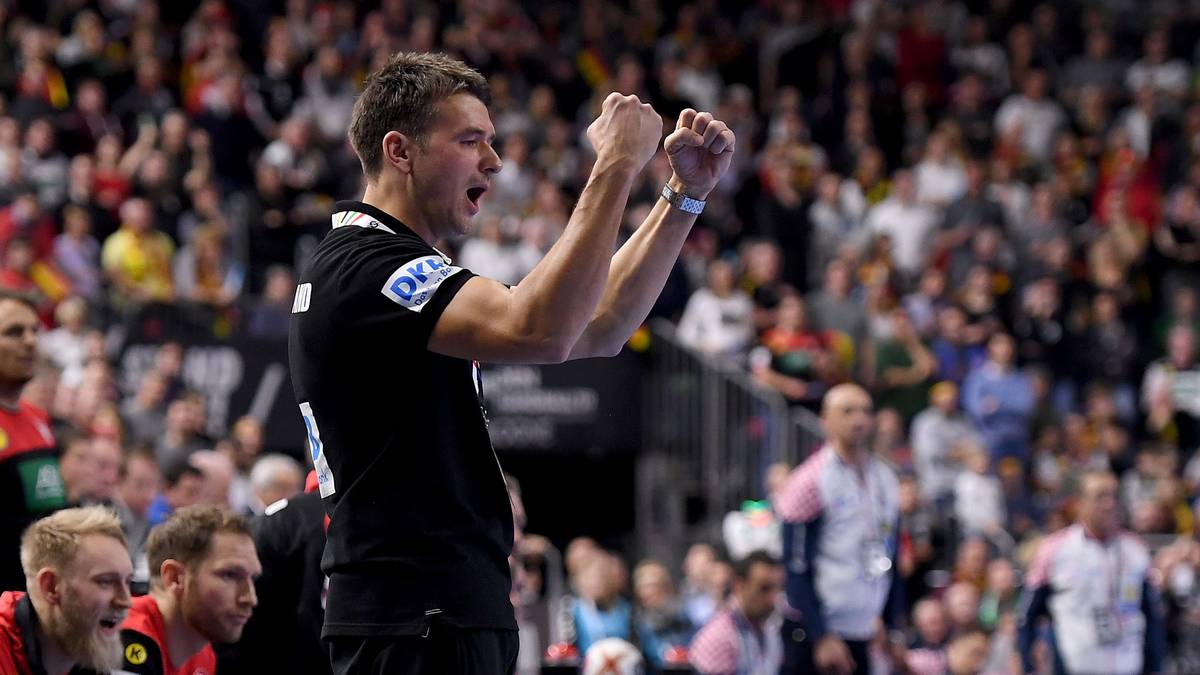 Bundestrainer Christian Prokop und seine Jungs haben vorzeitig das WM-Halbfinale erreicht. Gegen Kroatien musste die deutsche Mannschaft bis zum Schluss um jeden Ball kämpfen - mit dem besseren Ende für das DHB-Team. SPORT1 nimmt die deutschen Spieler unter die Lupe