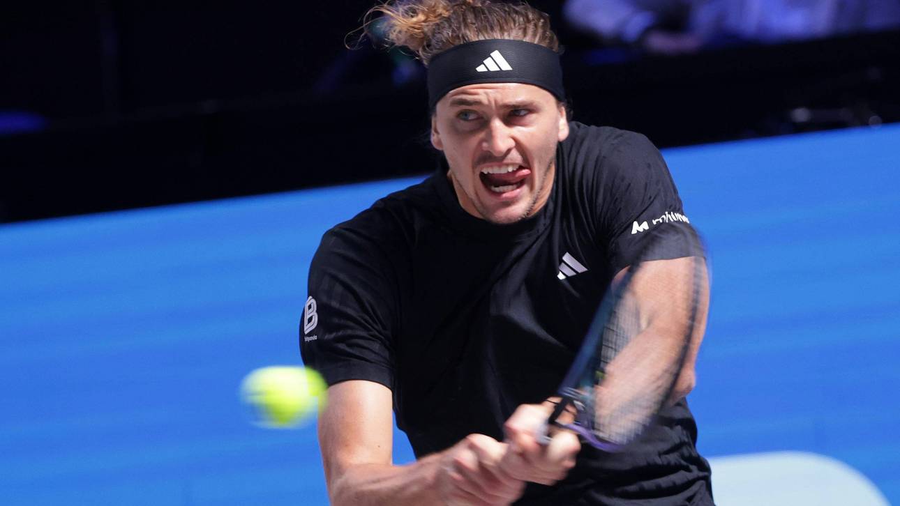 Zverev siegt nach bedenklichen Szenen