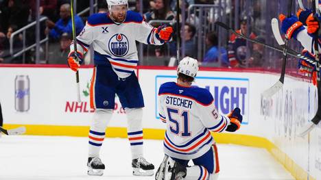 Leon Draisaitl leaves Oilers for headquarters