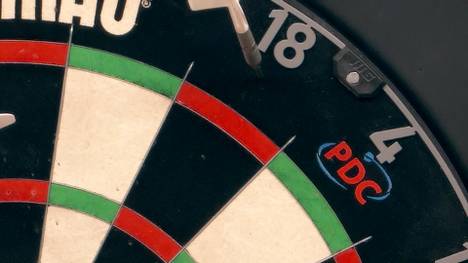 Gabriel Clemens spielt in der zweiten Runde der Flanders Darts Trophy acht perfekte Darts und krönt eine starke Leistung mit dem ersten Sieg über Michael van Gerwen.