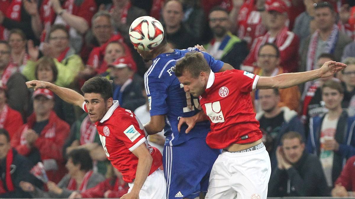 Doch auch davon lässt sich Schalke nicht beirren - zunächst