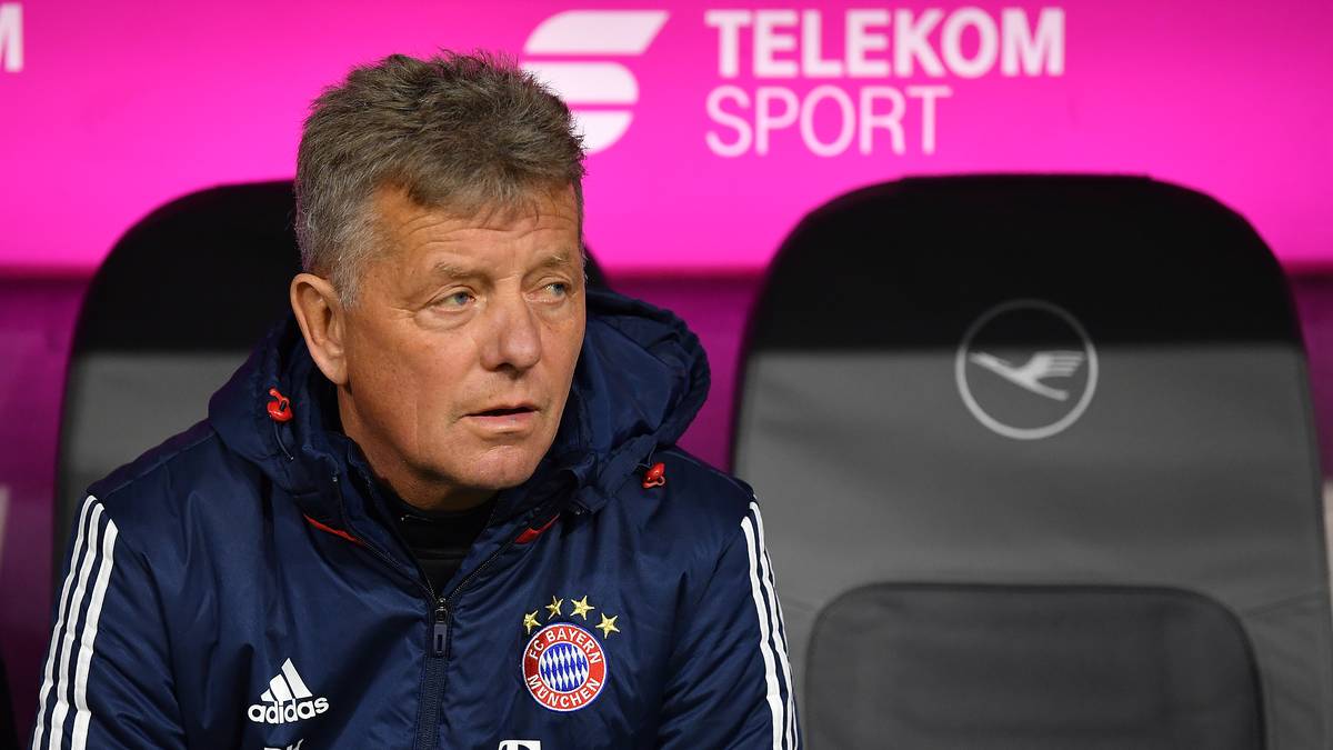 In der Abendpartie zwischen dem FC Bayern und Schalke fehlt Jupp Heynckes krankheitsbedingt. Co-Trainer Peter Hermann vertritt den 72-Jährigen auf der Trainerbank