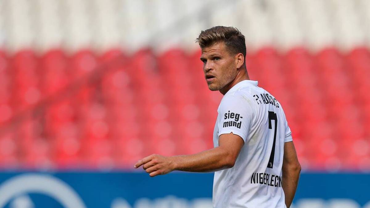 Florian Niederlechner erzielte drei Tore für den FC Augsburg