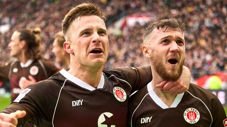 Der FC St. Pauli und Holstein Kiel marschieren schnurstracks in Richtung Bundesliga-Aufstieg. Alle Tore vom 27. Spieltag der 2. Bundesliga im Video.