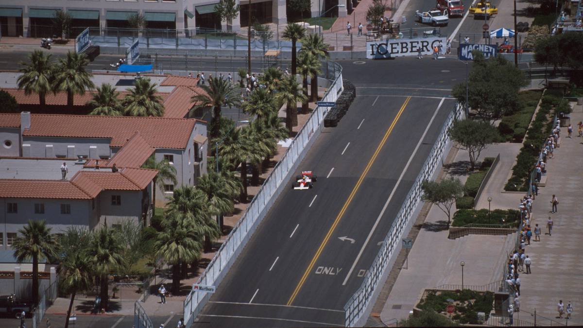 Auch bei Fans war das Rennen um die Wolkenkratzer der US-Amerikanischen Metropole nicht besonders beliebt - die Zuschauerzahl ließ zu wünschen übrig. Nach drei Auflagen war Schluss. Das Boxengebäude ist mittlerweile abgerissen - und der reguläre Straßenverkehr hat die Straßen nun dauerhaft wieder
