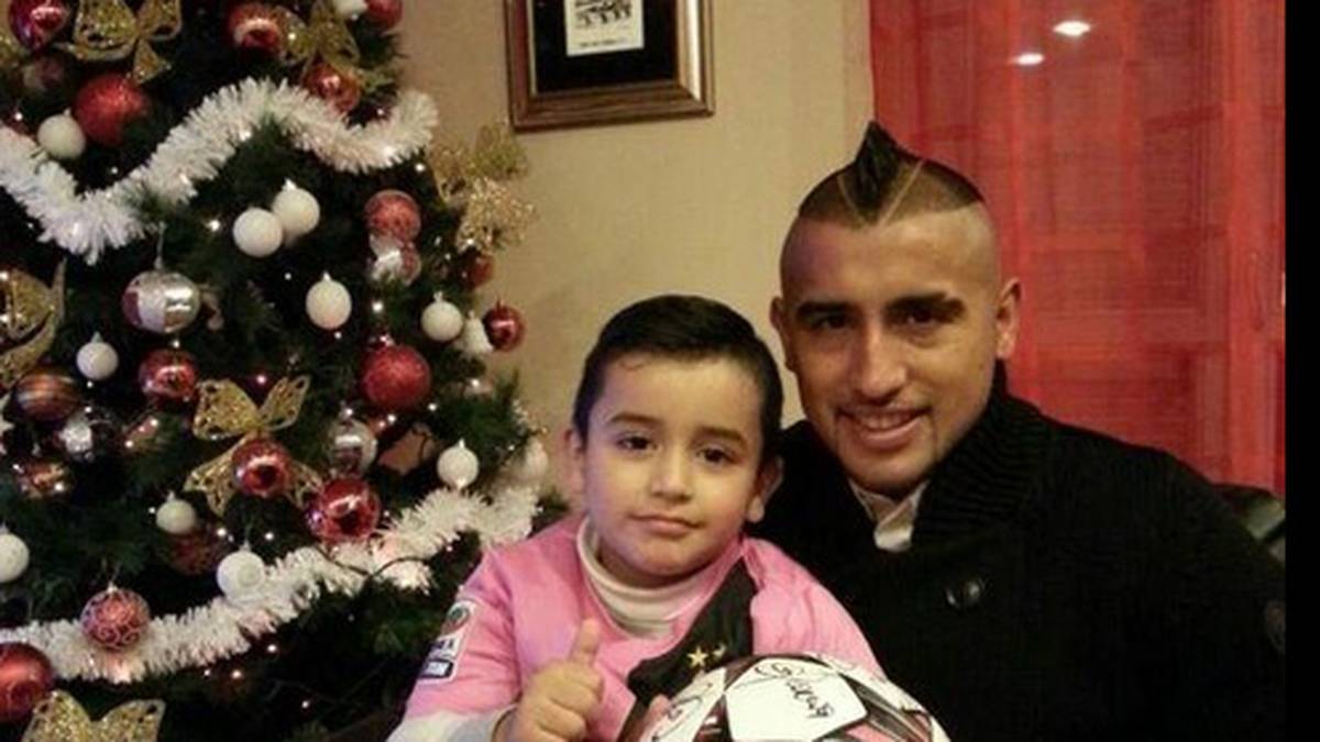 Auch sein Sohnemann findet an der der Frisurwahl des Papas Gefallen. An Weihnachten 2013 kann man es noch nicht erkennen... 