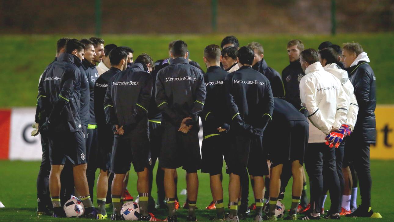 Schweigen und zusammenhalten