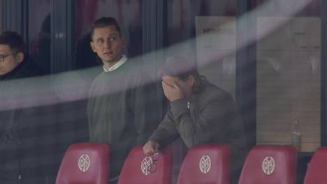 Mainz 05 muss sich in der 2. Runde des DFB-Pokals gegen den VfB Stuttgart geschlagen geben. Besonders der rotgesperrte Trainer Bo Henriksen leidet auf der Tribüne mit. Kommentator: Tim Baake.