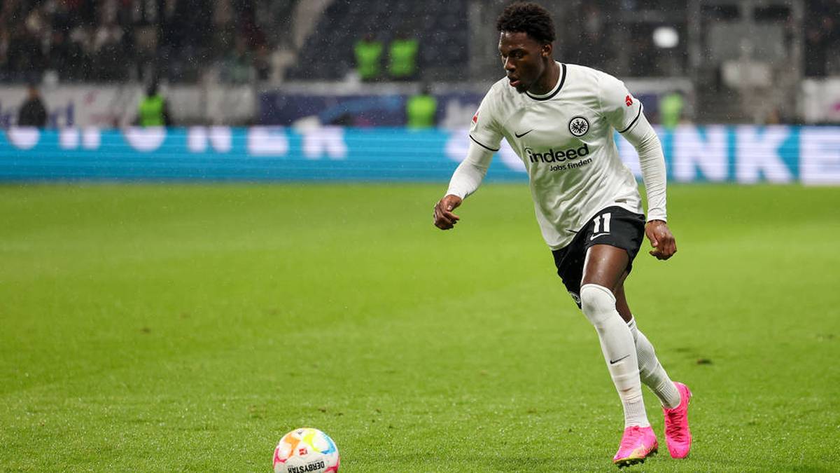 Faride Alidou (Linksaußen, 21) ist 21 Jahre alt und steht bei Eintracht Frankfurt unter Vertrag. Acht U21-Länderspiele stehen auf seinem Zettel