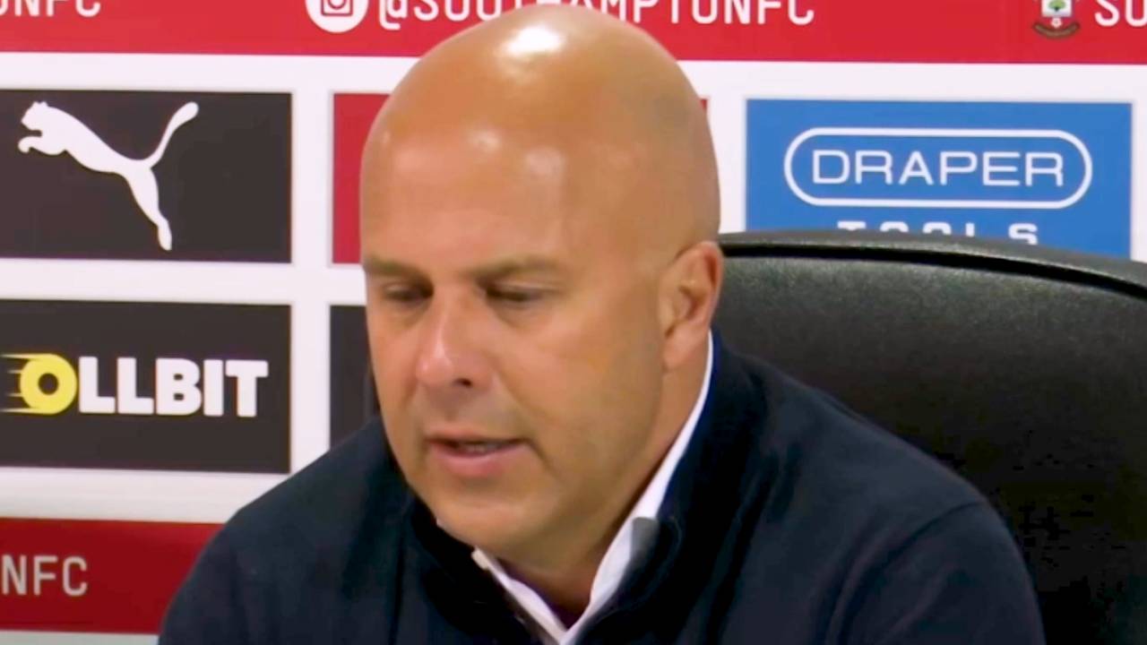 Trotz 8-Punkte-Vorsprung! Arne Slot erinnert an Arsenal