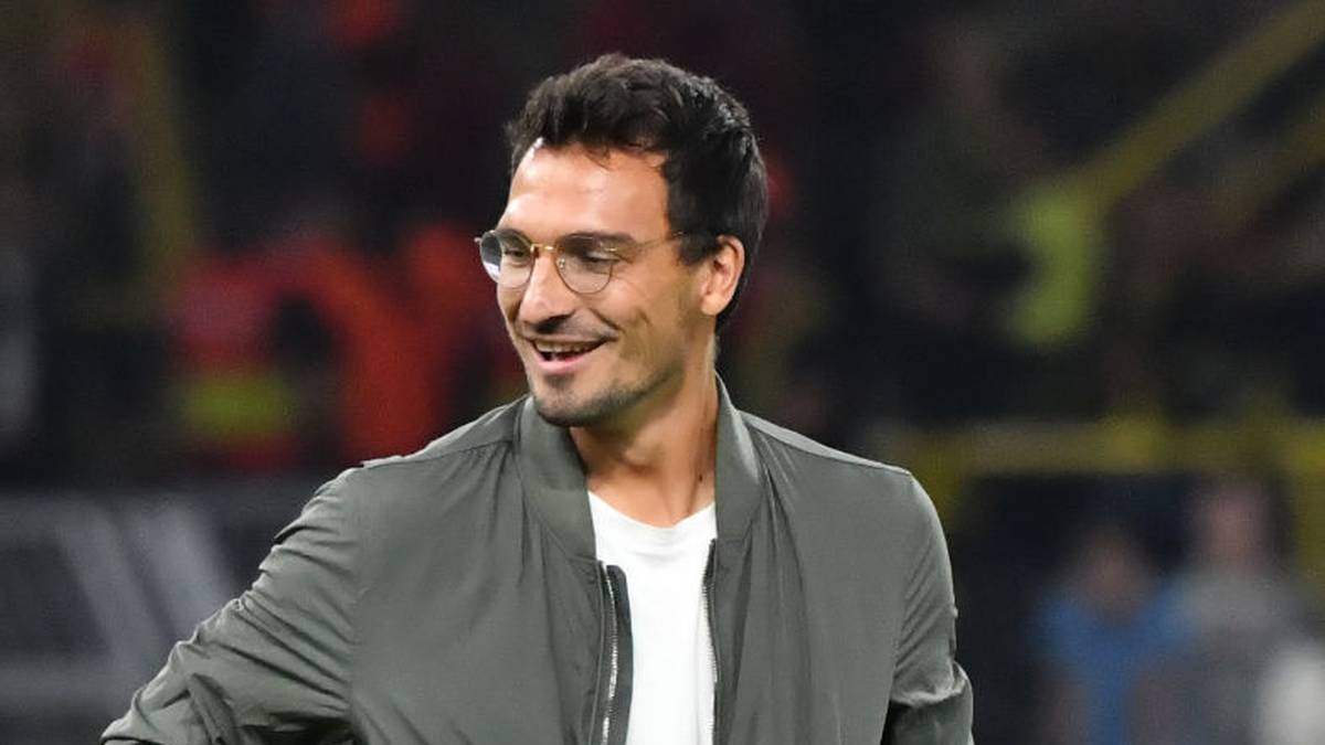 Mats Hummels könnte der neue Star am Comedy-Himmel werden: Angeblich soll der BVB-Innenverteidiger eine Gastrolle in der Comedyserie Jerks erhalten. Jerks erzählt auf lockere Art die Geschichte zweier Freunde, Christian Ulmen und Fahri Yardim, und wie diese ihre Alltagsprobleme lösen - oder daran scheitern