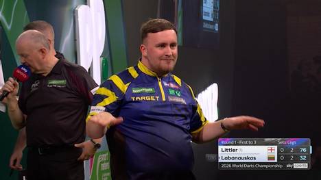 Luke Littler gewinnt sein erstes Match bei der Darts-WM 2026 und zeigt dabei wieder sein perfektes Timing. Zwei Decider und zwei High Finishes ebnen den Weg in die nächste Runde.