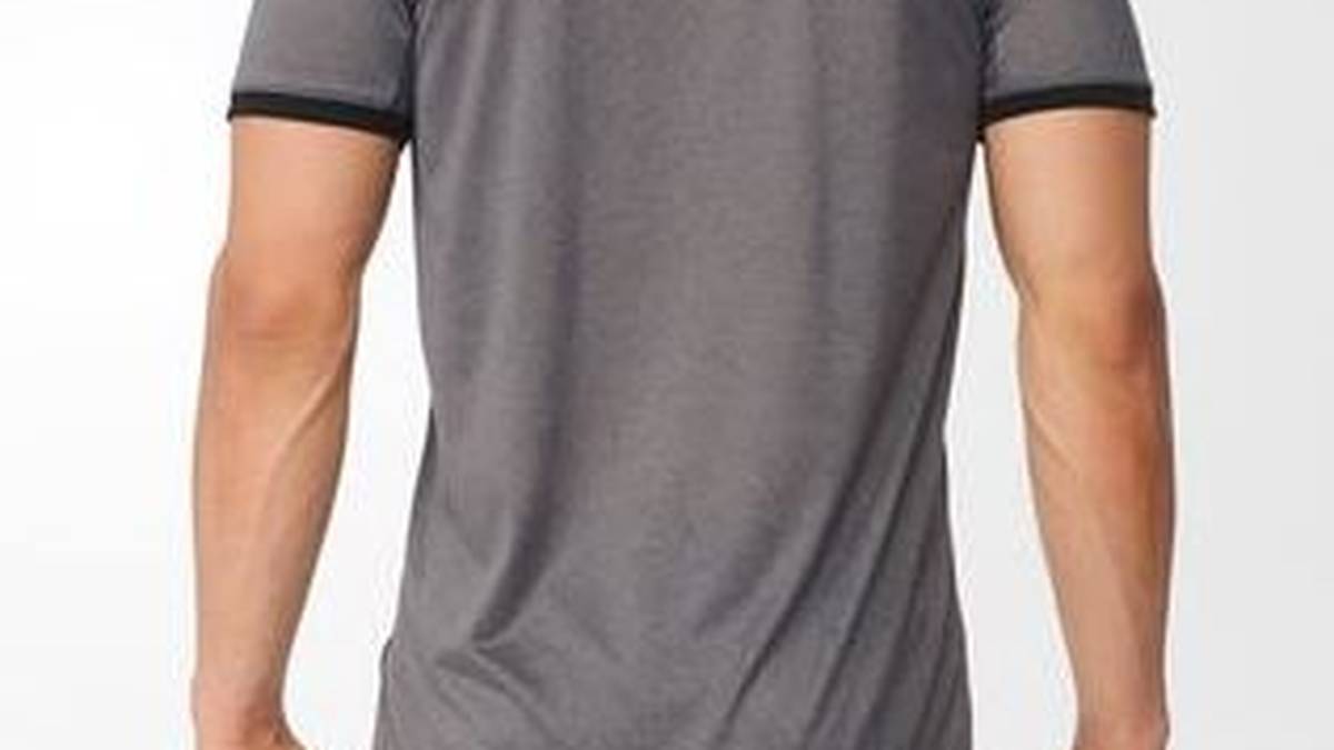 Die Rückansicht ist schlicht und einfarbig. Das "Bayern München" und das traditionelle "mia san mia" sind dagegen in neon-farbenem Orange gehalten