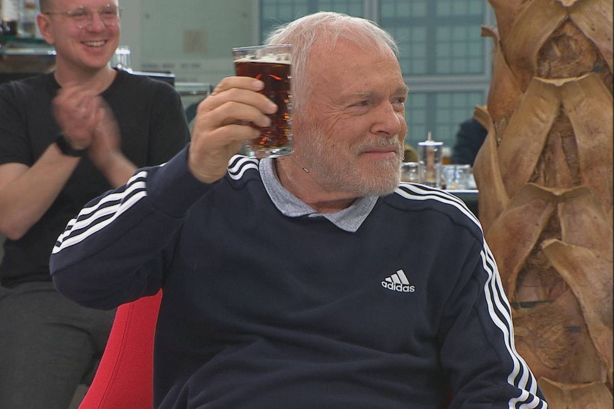 Trainer-Legende Hermann Gerland ist zum ersten Mal zu Gast im STAHLWERK Doppelpass. Ein Auftritt, der jetzt schon Kult ist!