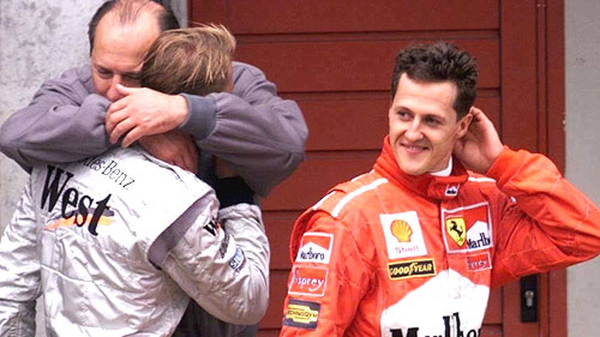 Großer Rivale der Saison 1998 ist der Finne Mika Häkkinen (l.) im McLaren-Mercedes 