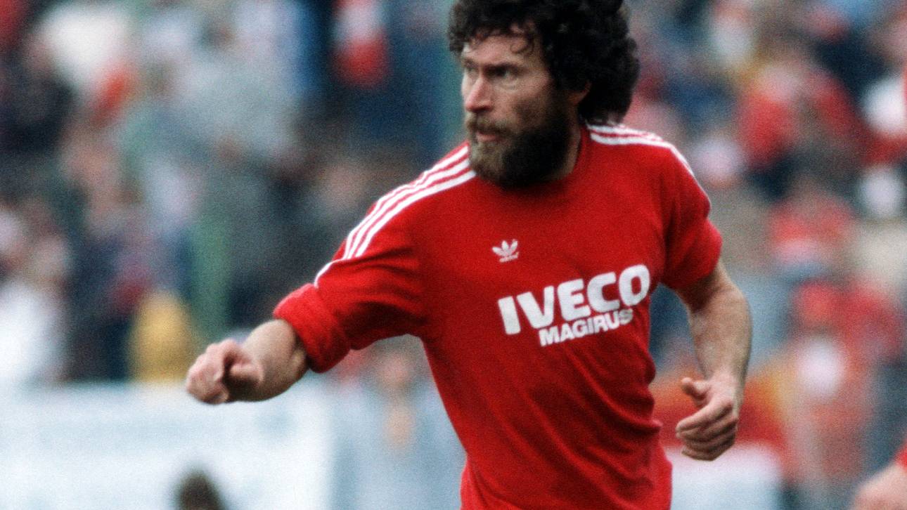 Bayern Munich v Hamburger SV Paul Breitner