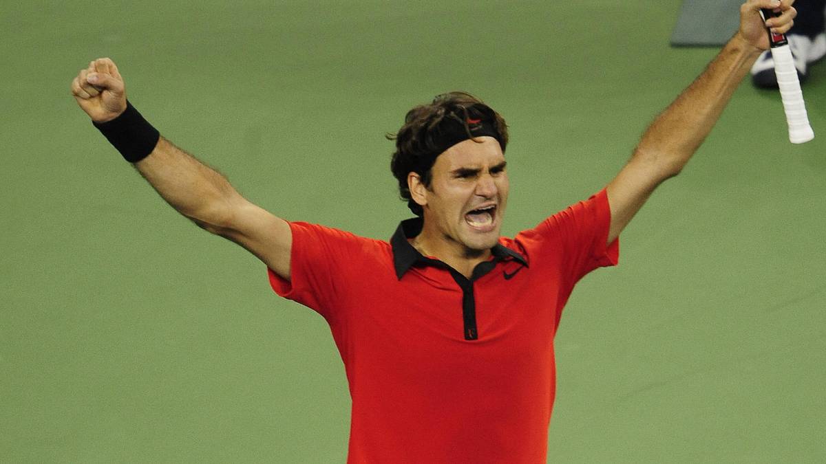 Im Halbfinale trifft er auf Djokovic und nutzt das Match zu einer Demonstration seiner großen Stärke. Beim 7:6, 7:5 und 7:5 ist er in den entscheidenden Momenten immer da und zieht im dritten Jahr in alle Grand-Slam-Endspiele ein - Rekord!