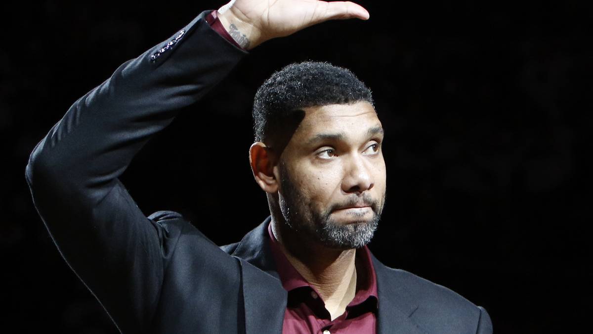 ... die der Franchise bis heute verbunden bleibt. Im Herbst 2018 trainierte er mit jungen Spurs-Spielern, brachte ihnen richtiges Offensiv- und Defensivverhalten bei. Spurs-Trainer Gregg Popovich scherzte: "Er arbeitet jetzt härter, als er es als Spieler getan hat." 