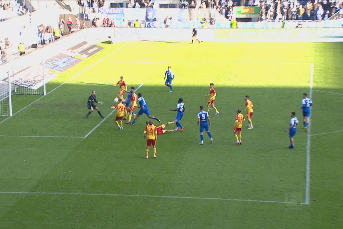 Magdeburg und Karlsruhe teilen sich im Kellerduell die Punkte. Der KSC schockt die Gastgeber spät. 