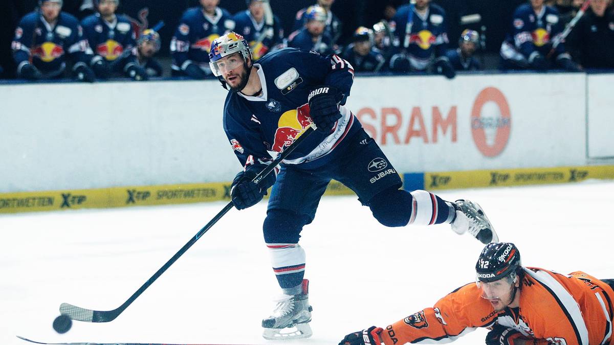 Auch in der regulären Saison 17/18 ist er mit 13 Toren und 17 Assists ein starker Faktor in der Offensive. Und seine "Bad-Boy-Mentalität" ist keineswegs immer von Nachteil. Häufig weckt Pinizzotto mit seiner Energie das Team auf und bringt die Gegner aus dem Konzept