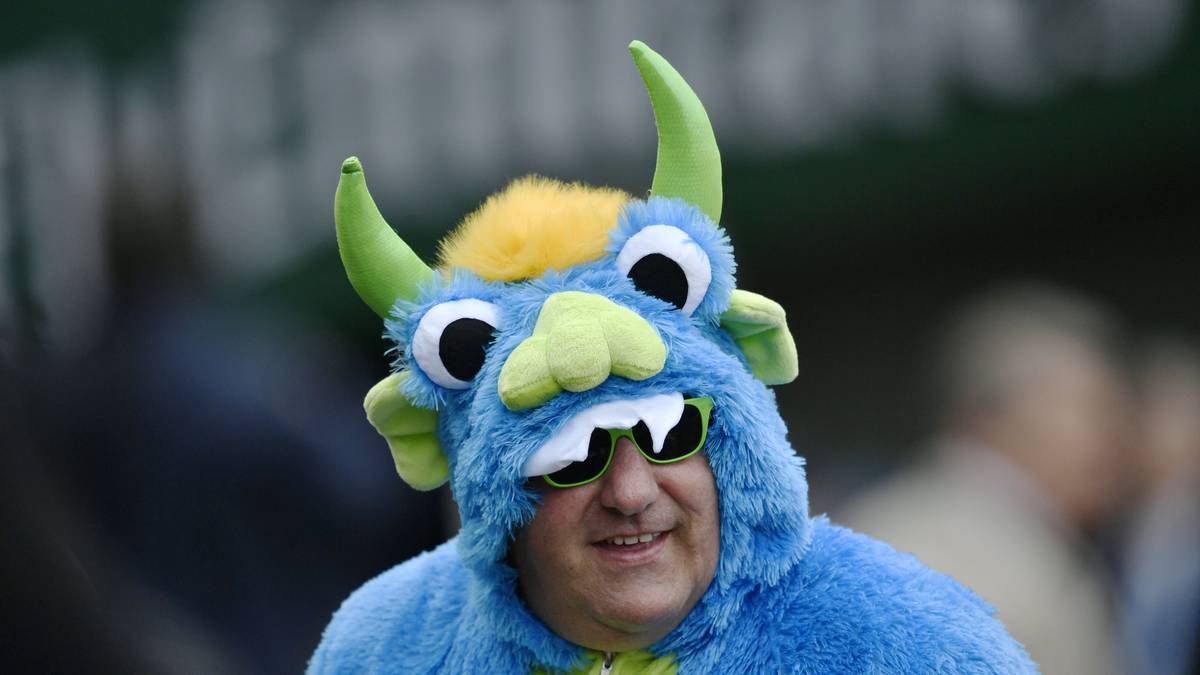 Buh! So kleiden sich Fans in Paris für das letzte Halbfinale der Männer: Titelverteidiger Stan Wawrinka gegen Herausforderer Andy Murray