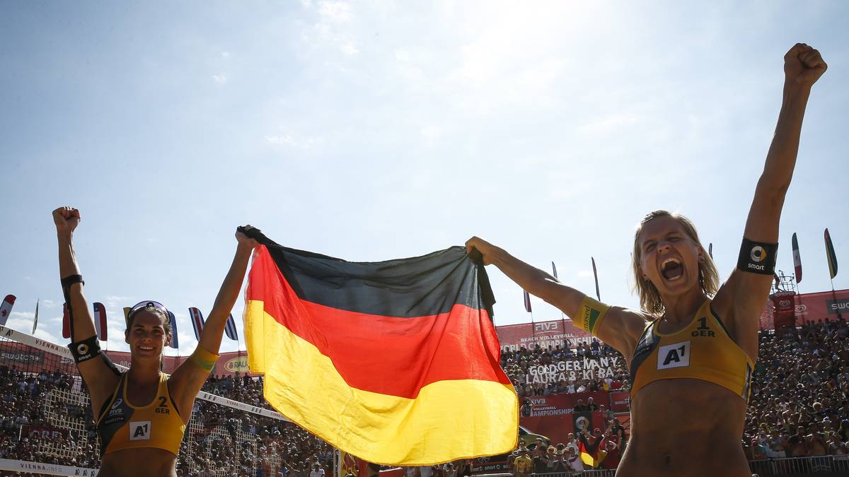 Kira Walkenhorst (links) und Laura Ludwig (rechts) bei der Beachvolleyball-Weltmeisterschaft in Wien für die erste WM-Goldmedaille eines deutschen Duos sorgen